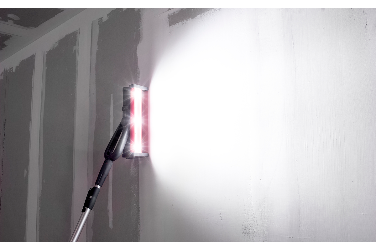Lampe rasante LED sans fil sur perche télescopique – L'Outil Parfait