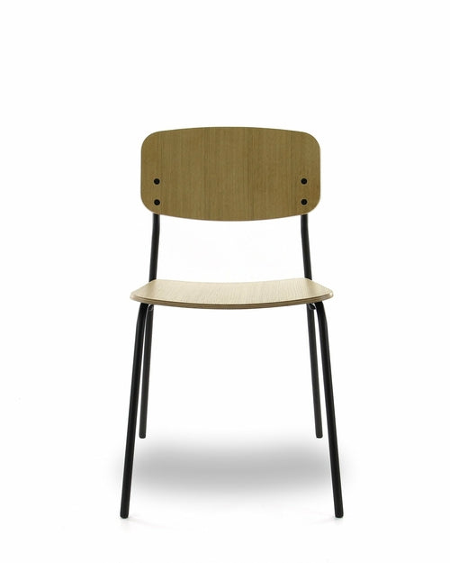 Chaise Pure – placage chêne et métal noir