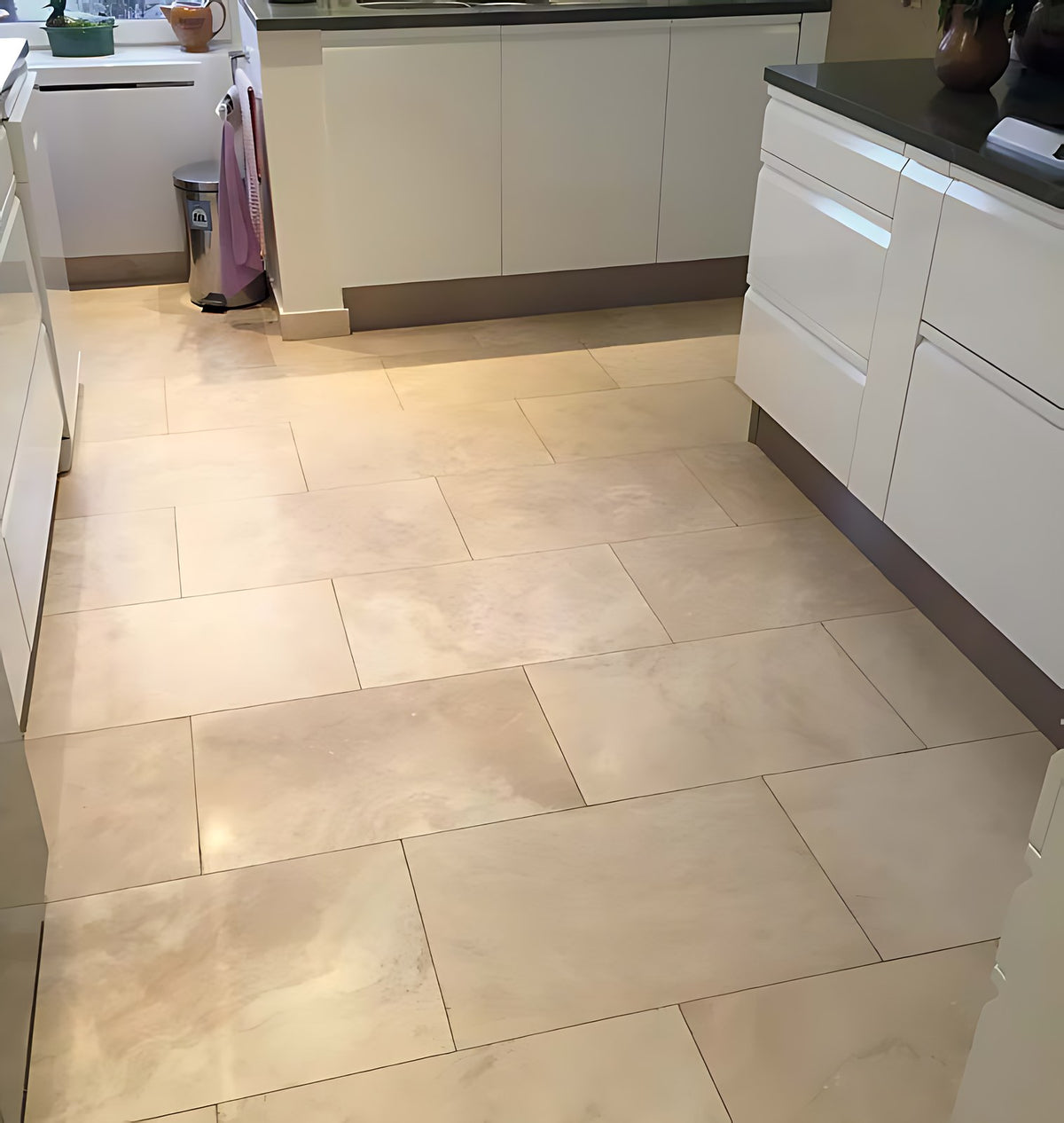 Plinthe travertin beige nuancé 1er choix 40 x 8 cm, bords vieillis